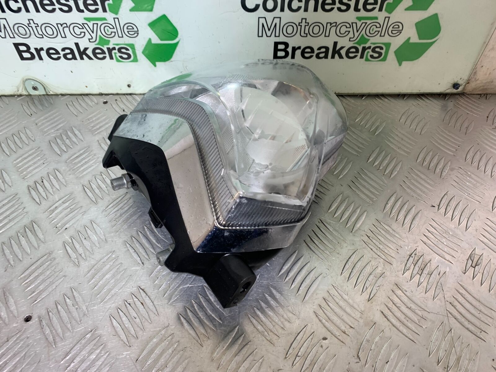 APRILIA SL750 SL 750 SHIVER HEADLIGHT   YEAR 2012 (CMB1074)