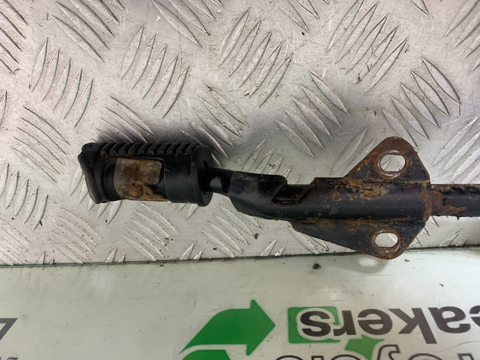 HONDA CG125 CG 125 FOOTPEG BAR YEAR 1998-2000 (CMB1282)