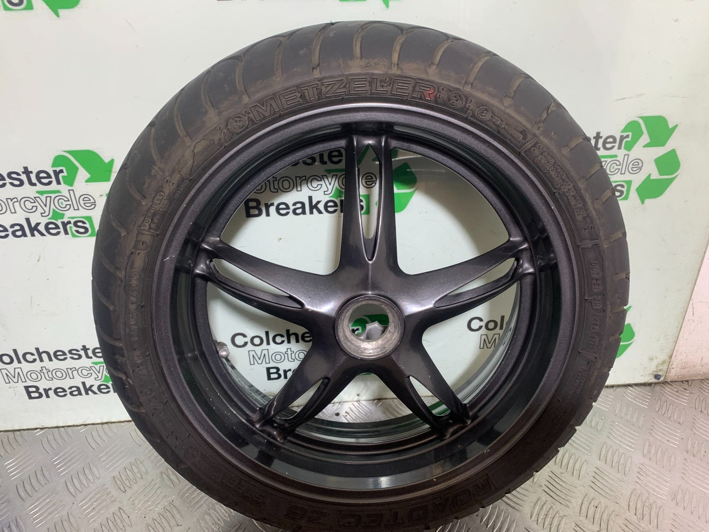 TRIUMPH 1050 SPEED TRIPLE REAR WHEEL   YEAR 2005-2007 (CMB1322)