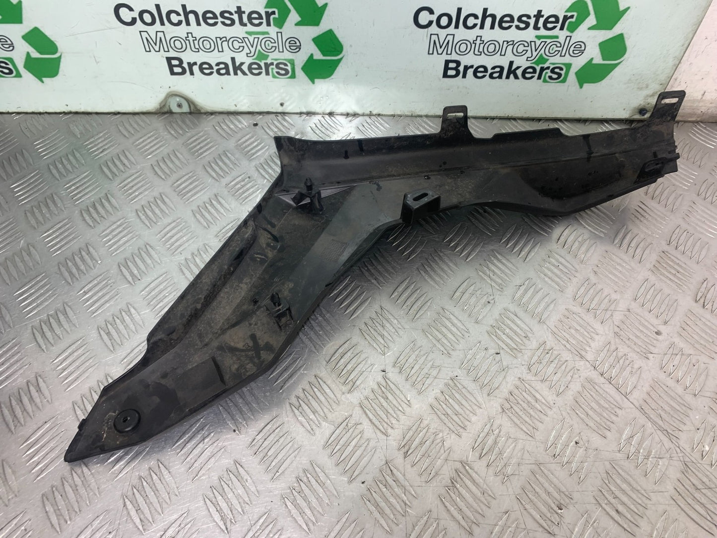 YAMAHA YZF-R125 YZF 125 LEFT SIDE INFILL PANEL  YEAR 2019-2022 (CMB1263)