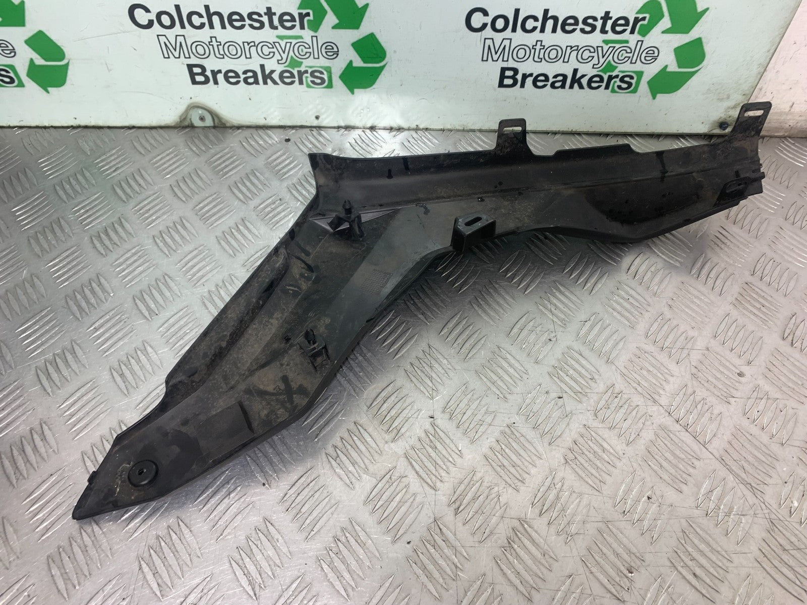 YAMAHA YZF-R125 YZF 125 LEFT SIDE INFILL PANEL  YEAR 2019-2022 (CMB1263)