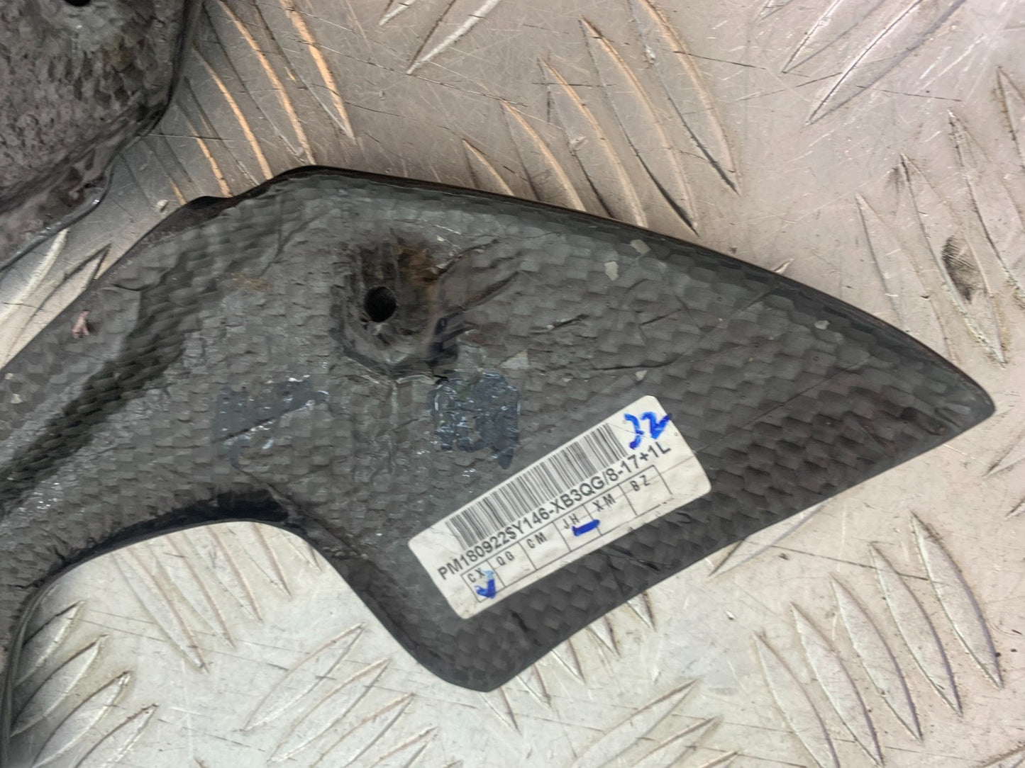 YAMAHA YZF R1 14 B BIG BANG LEFT & RIGHT CARBON TOP INFILLS   2009-14 (CMB1175)