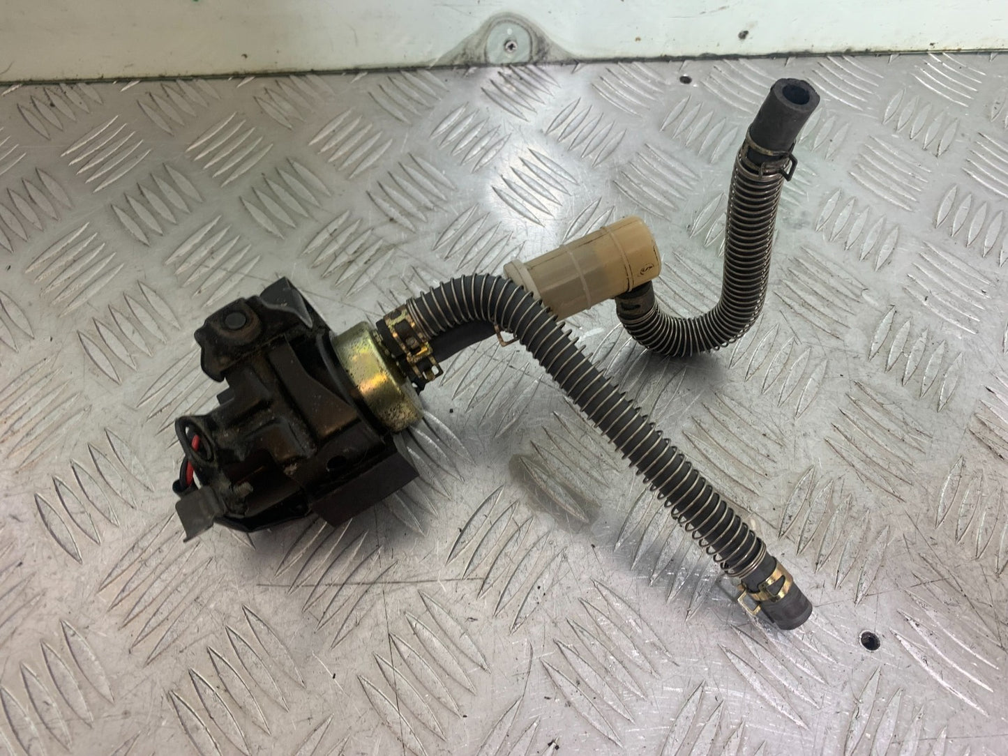 KAWASAKI ZX9R ZX9 E1 PETROL PUMP    YEAR 2000-01 (CMB1171)