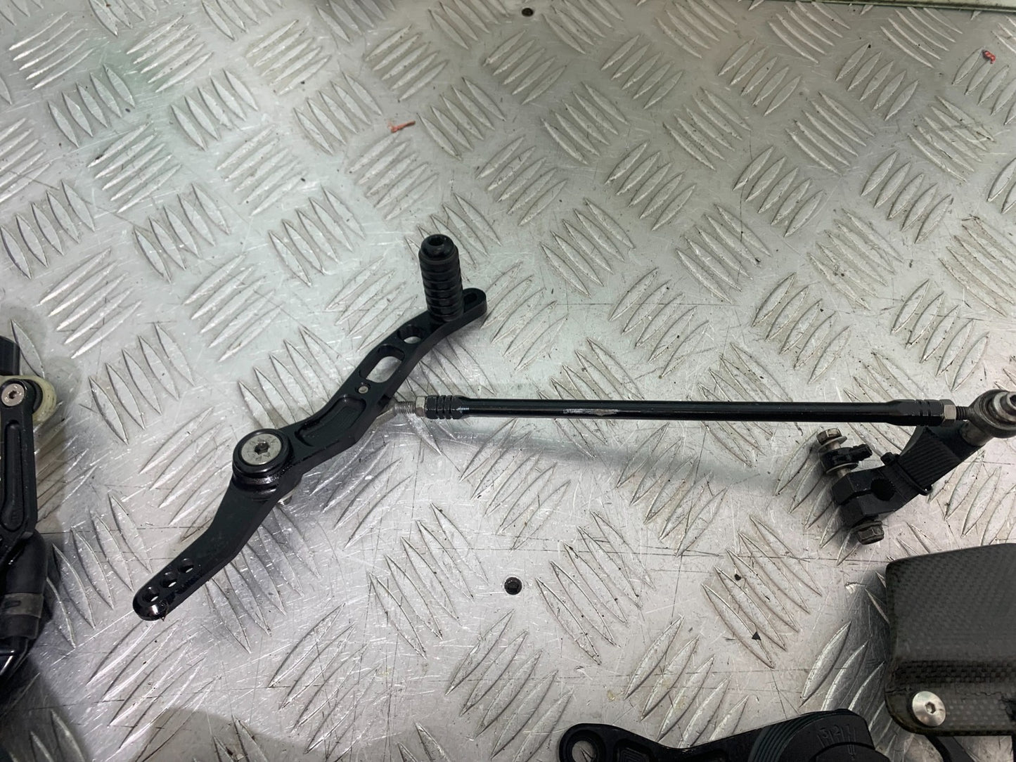 YAMAHA YZF R1 4C8 GILES ADJUSTABLE REARSETS  YEAR 2007-2008 (CMB1237)