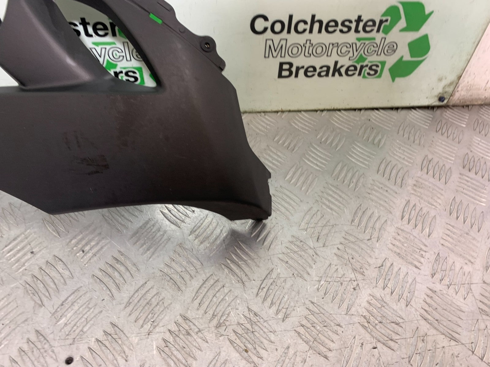 KAWASAKI ZX10R ZX10 R RIGHT BELLYPAN   2008-2010 (CMB1301)