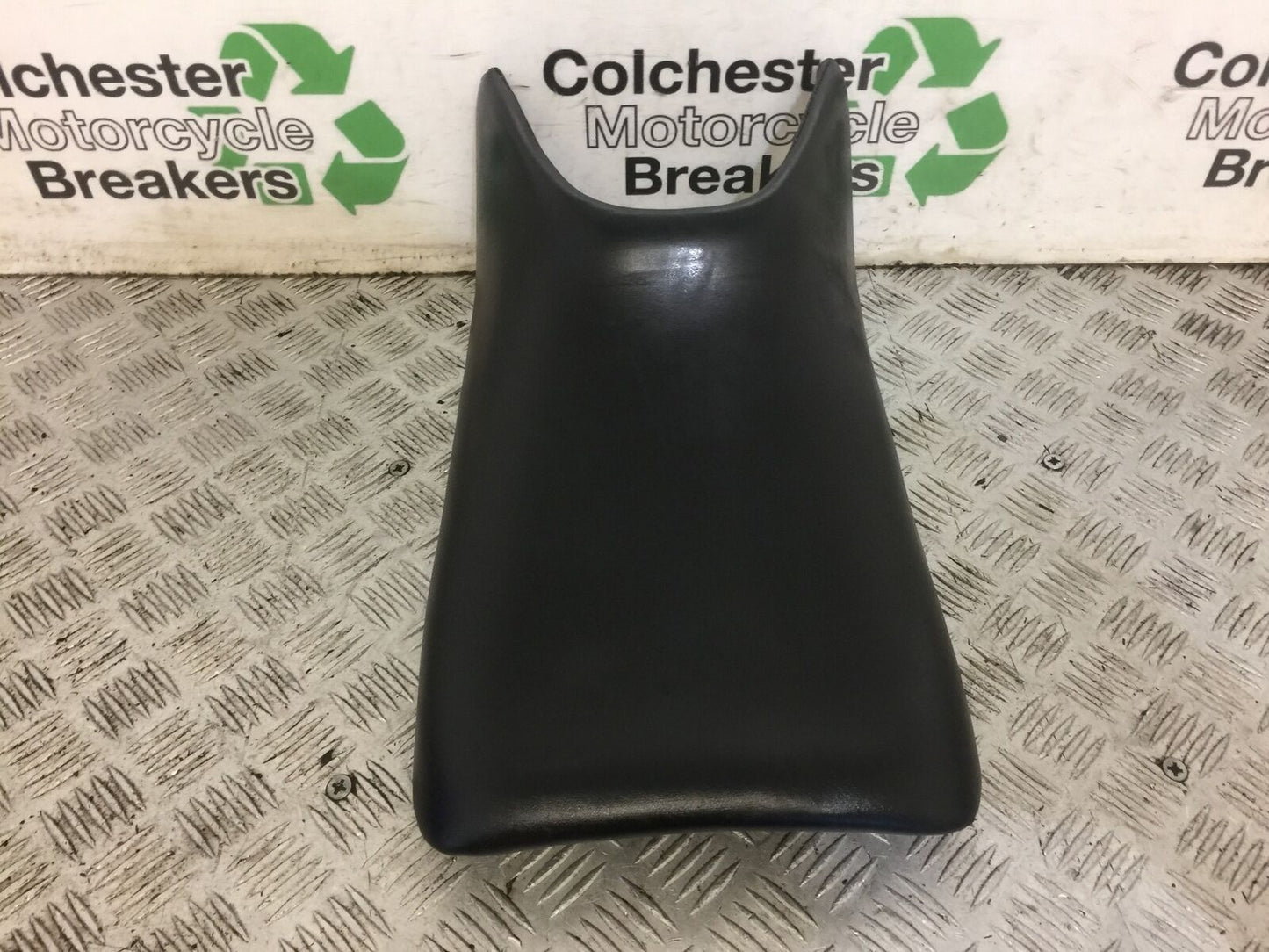 HONDA CBR125 CBR 125 FRONT SEAT YEAR 2004-06  (STOCK 688)
