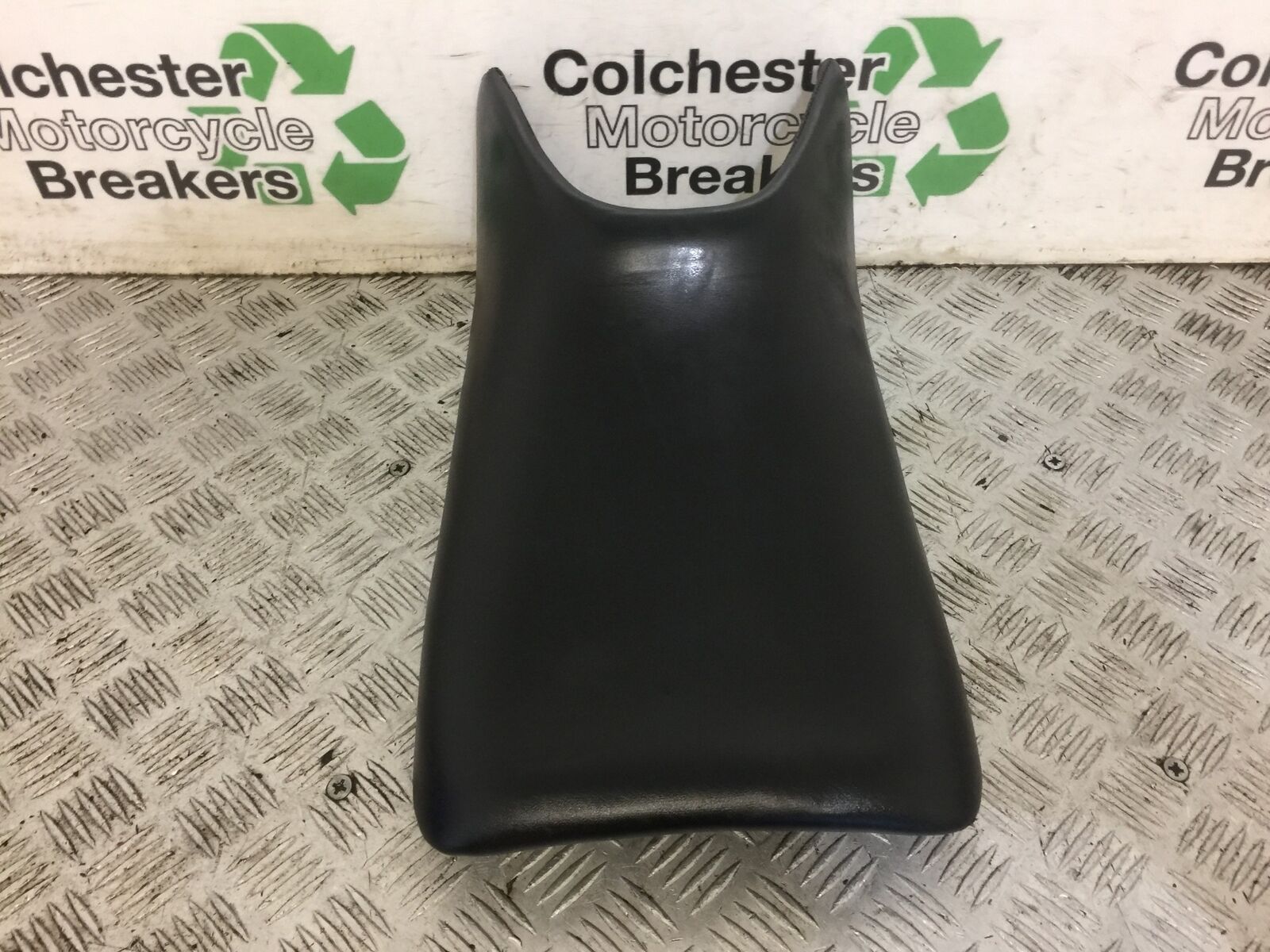 HONDA CBR125 CBR 125 FRONT SEAT YEAR 2004-06  (STOCK 688)