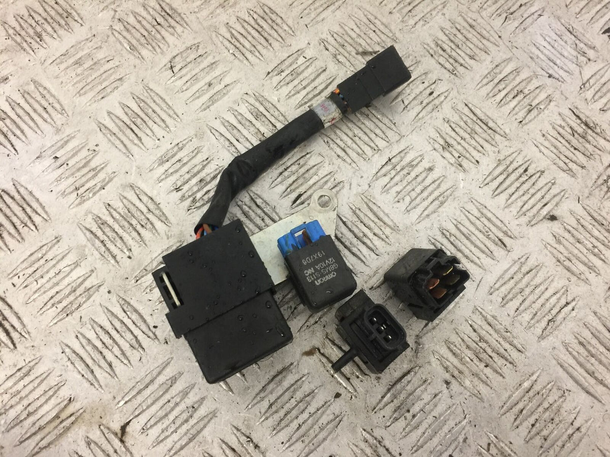 SUZUKI GSXR600 GSXR 600 K8 RELAYS   2008-09  (STOCK 686)