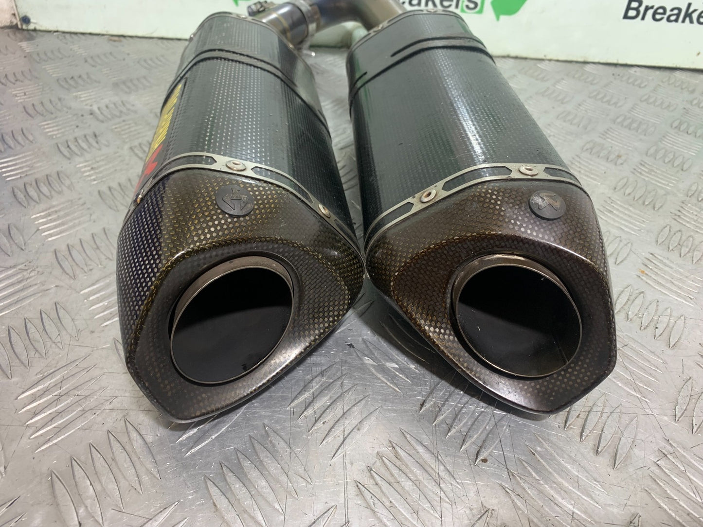 YAMAHA YZF R1 14 B BIG BANG AKRAPOVIC CARBON CANS   2009-14 (CMB1175)