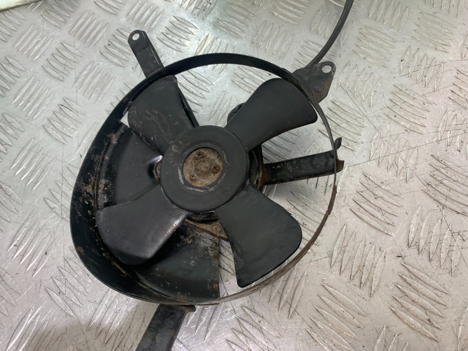 SUZUKI RF900 RF 900  READIATOR FAN YEAR 1994-1999 CMB1326