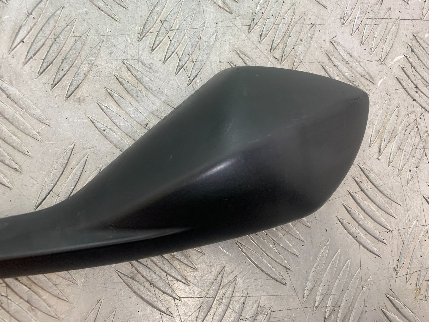TRIUMPH 675 STREET TRIPLE RIGHT MIRROR  2013-2016 (CMB1186)