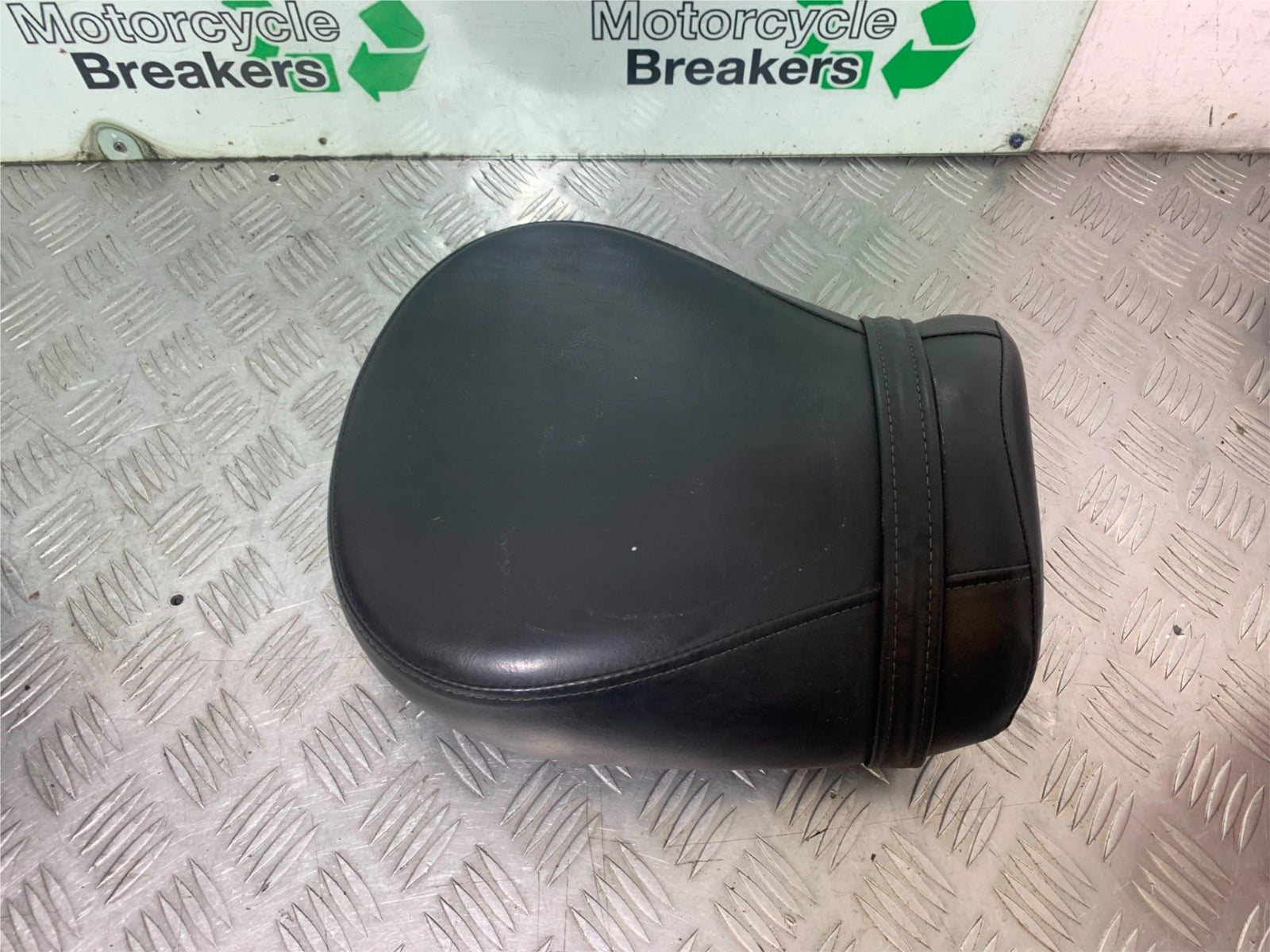 KAWASAKI VN1500 CLASSIC REAR SEAT   YEAR 1999 -2006 (CMB1166)