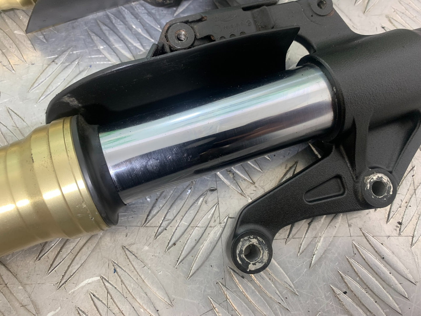 TRIUMPH 675 STREET TRIPLE FORKS  2013-2016 (CMB1186)