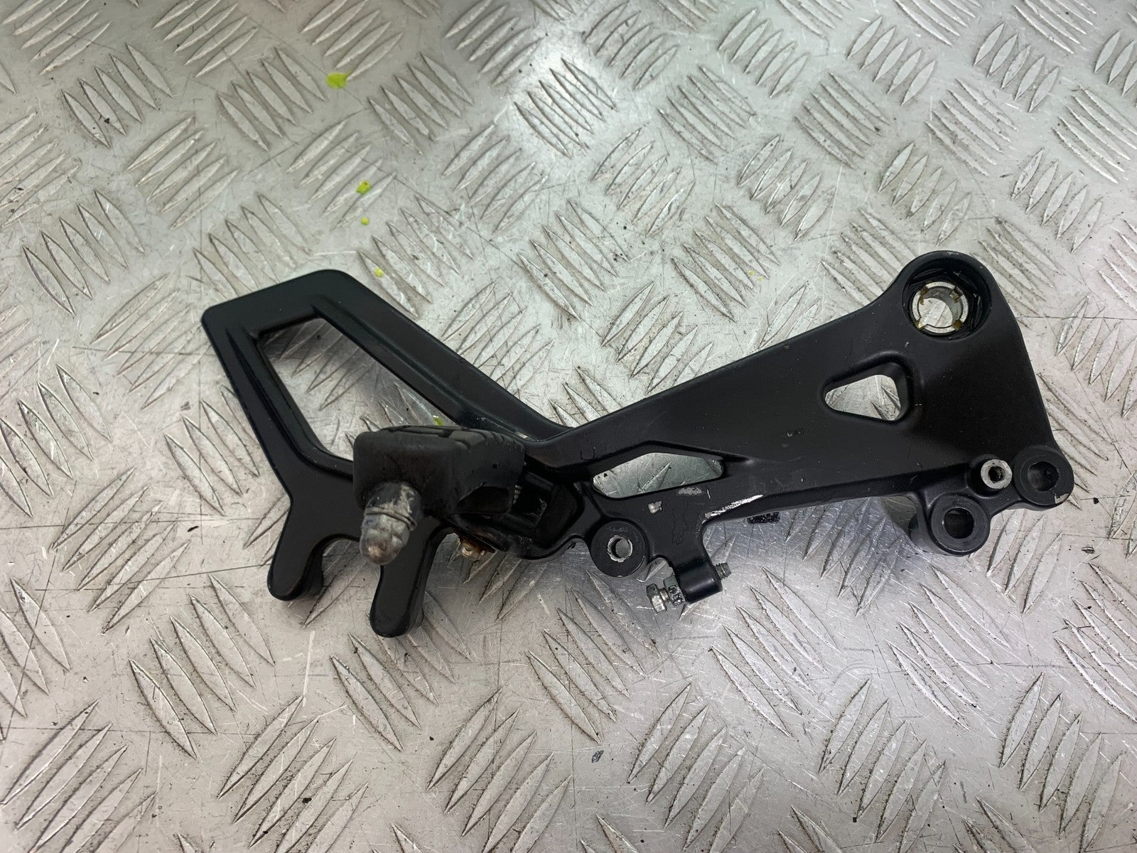 KTM RC125 RC 125 FRONT RIGHT HANGER 2014 2017 (CMB1199)