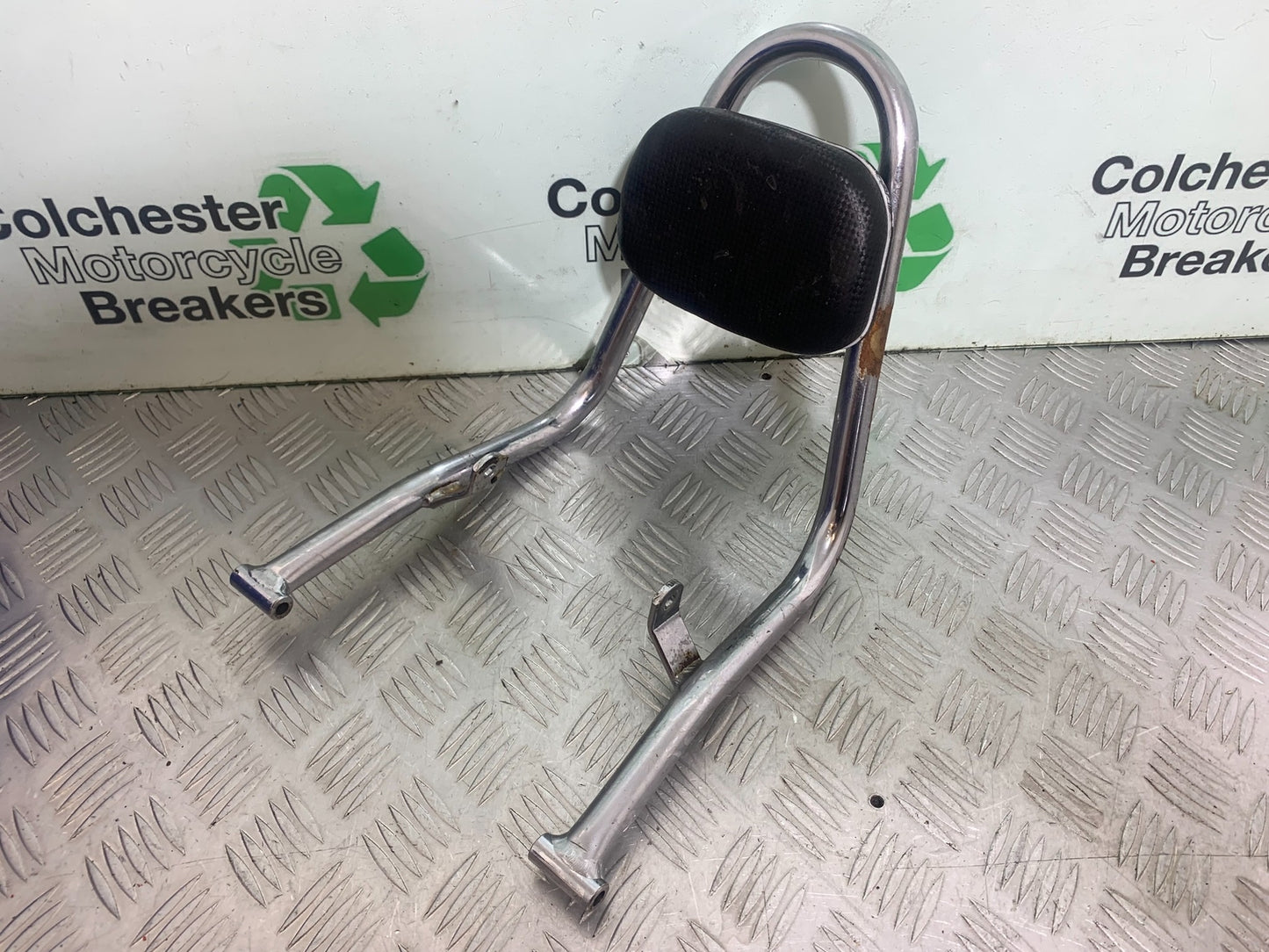 YAMAHA XV535 XV 535 VIRAGO BACK REST AND PAD   YEAR 1994-02 (CMB1162)