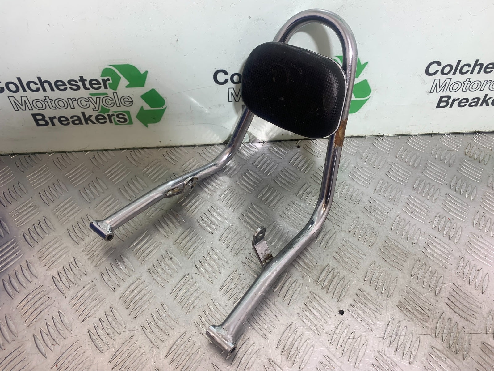 YAMAHA XV535 XV 535 VIRAGO BACK REST AND PAD   YEAR 1994-02 (CMB1162)