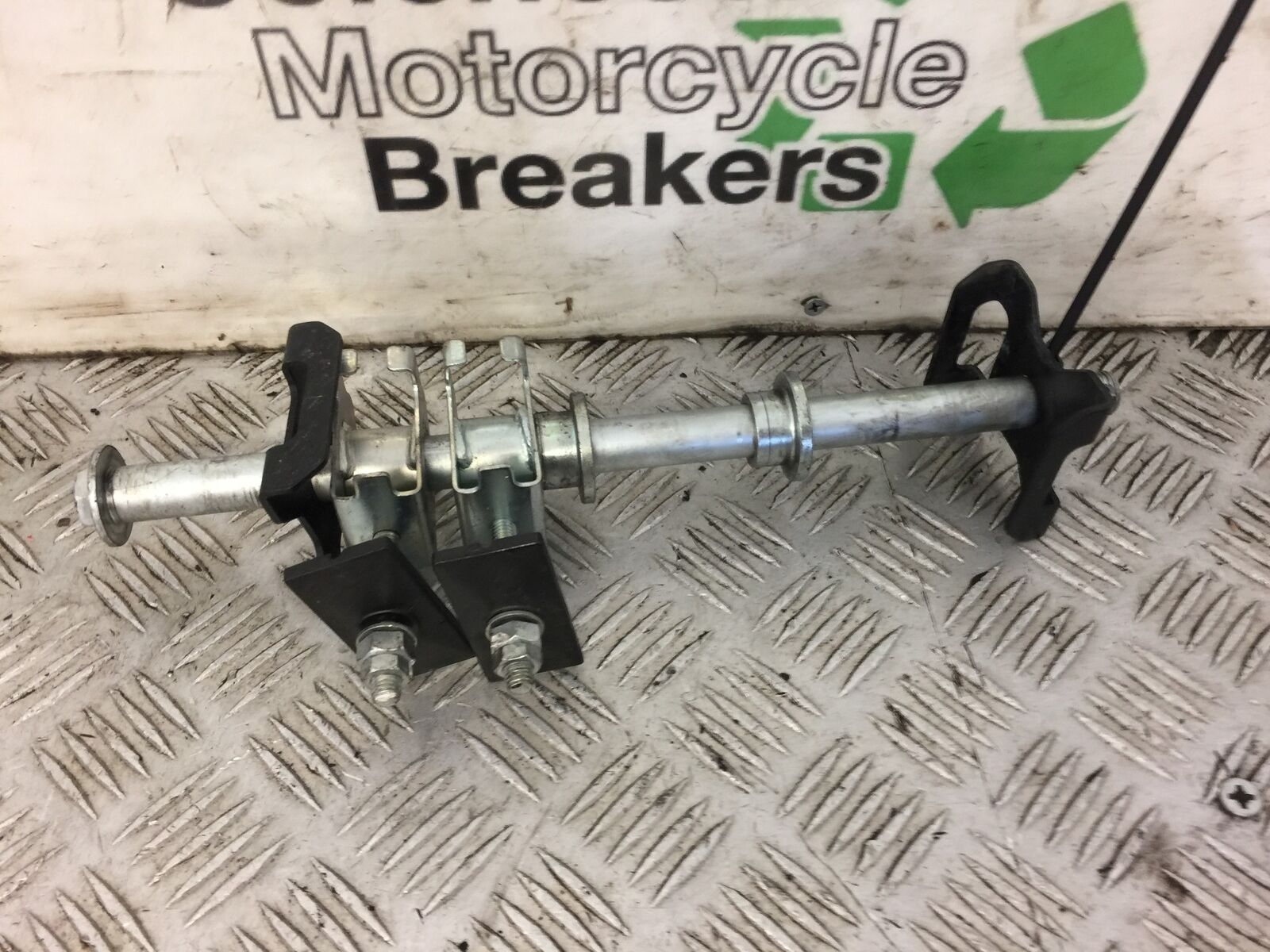 KAWASAKI NINJA 250 SL BX250 REAR WHEEL SPINDLE   YEAR 2017 (STOCK 479)