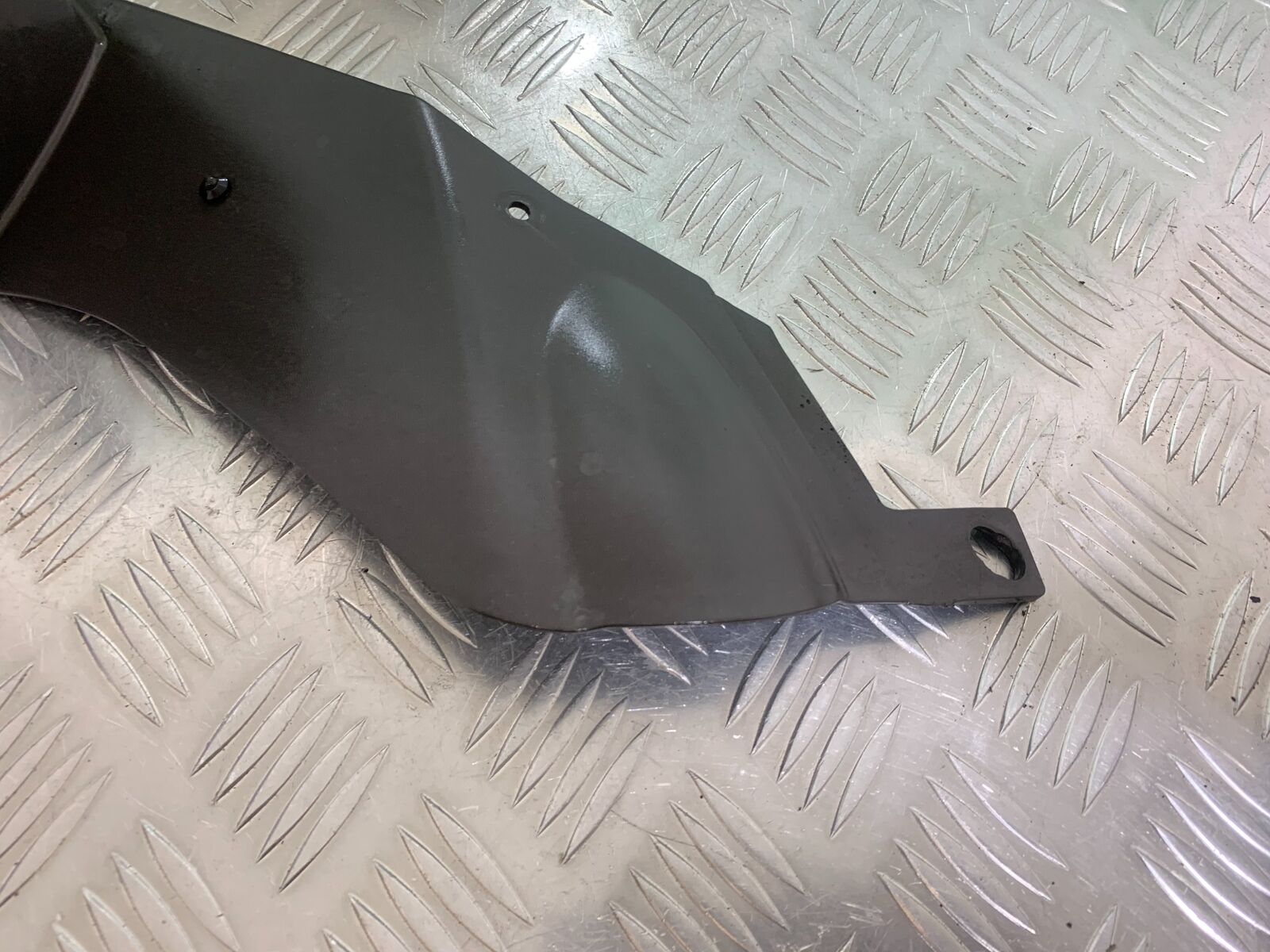 TRIUMPH 600 DAYTONA RIGHT TOP FAIRING INFILL PANEL  YEAR 2003-2006 (STOCK 999)