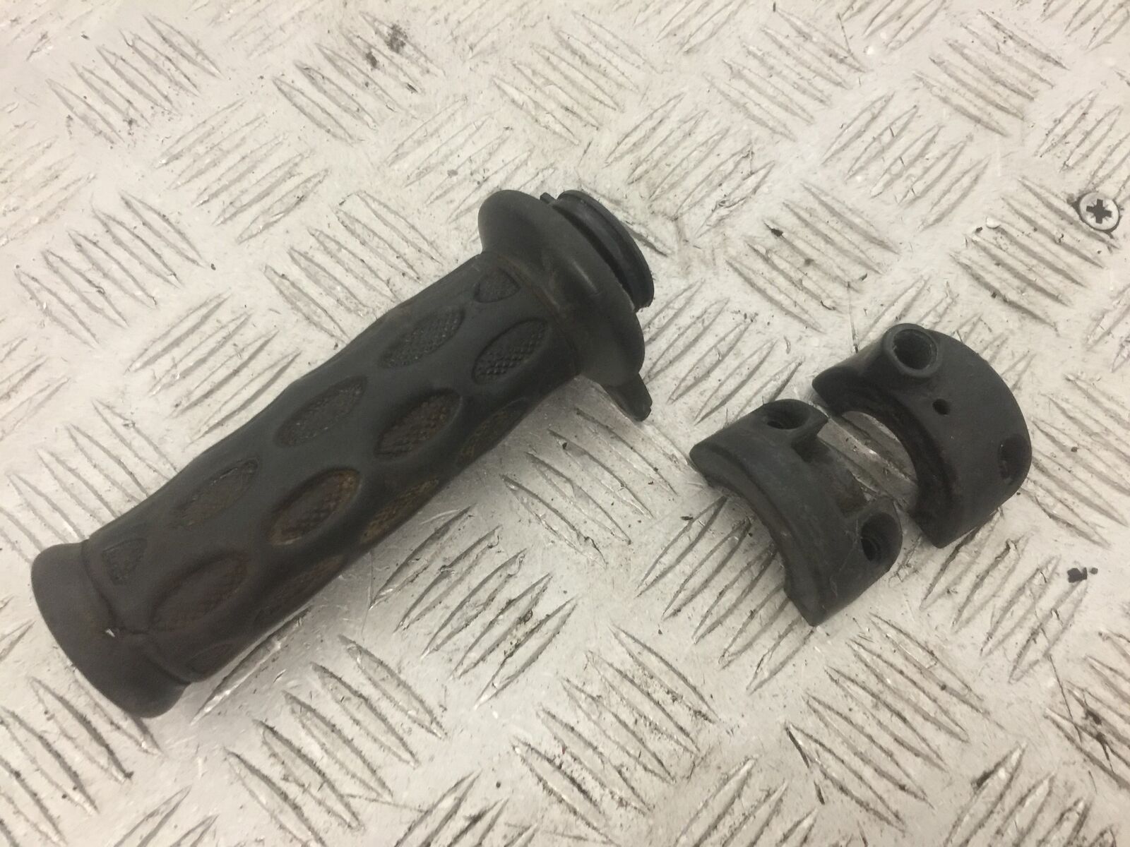 HONDA PANTHEON FES 125 THROTTLE AND GRIP  YEAR 2003-2007 (STOCK 827)