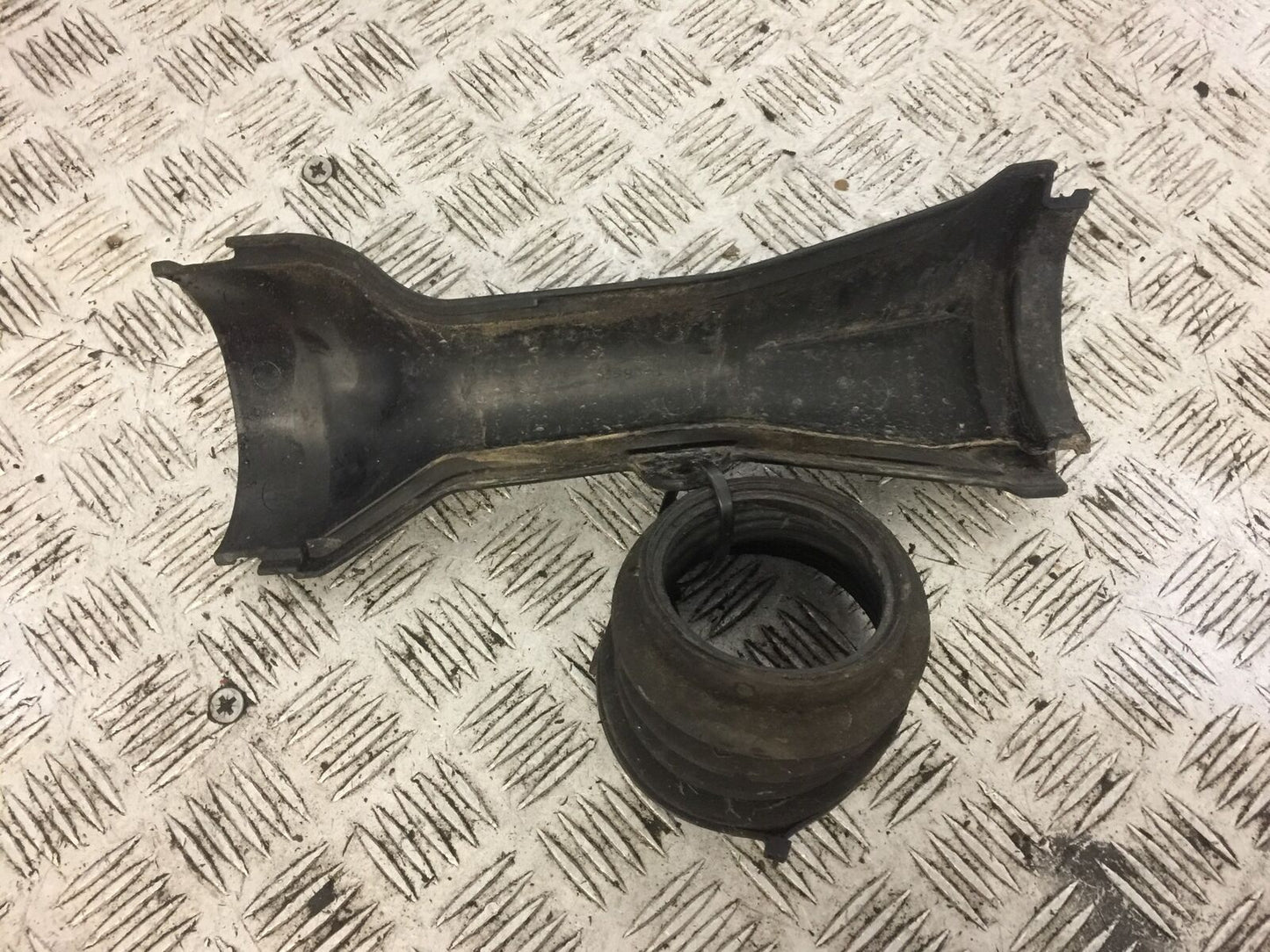 KAWASAKI GTR1400 GTR 1400 SWINGARM COVERS YEAR 2010 (STOCK 716)