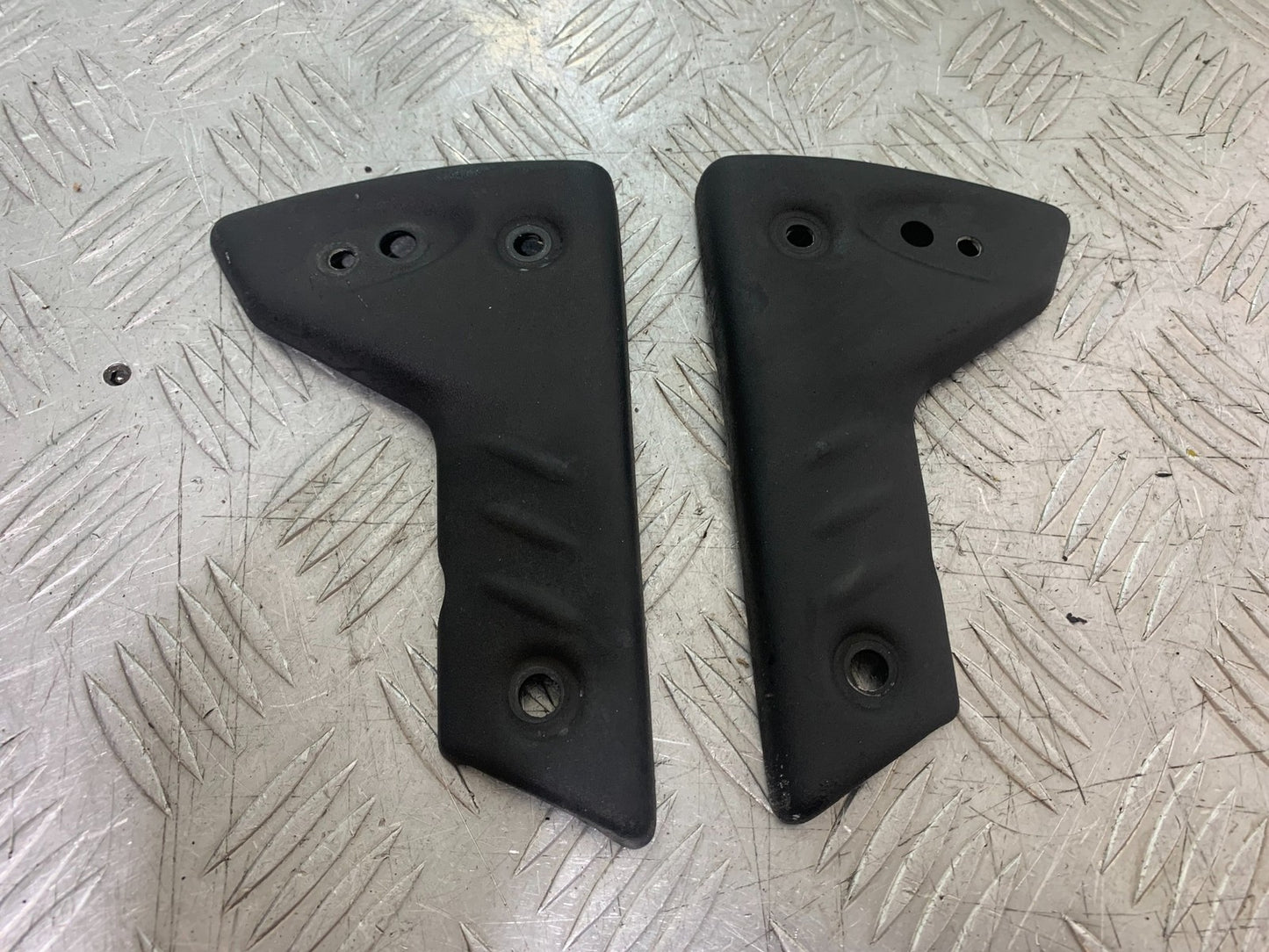 TRIUMPH 1050 SPEED TRIPLE RADIATOR COVERS  YEAR 2005-2007 (CMB1322)