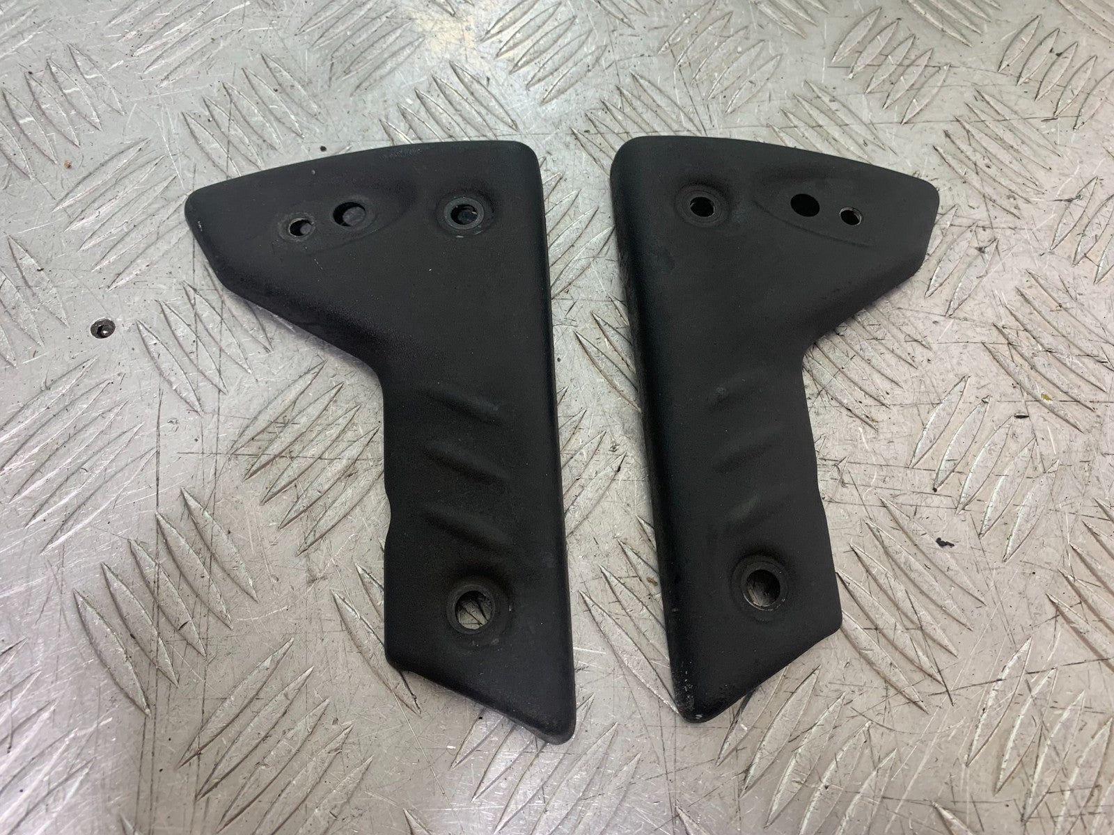 TRIUMPH 1050 SPEED TRIPLE RADIATOR COVERS  YEAR 2005-2007 (CMB1322)