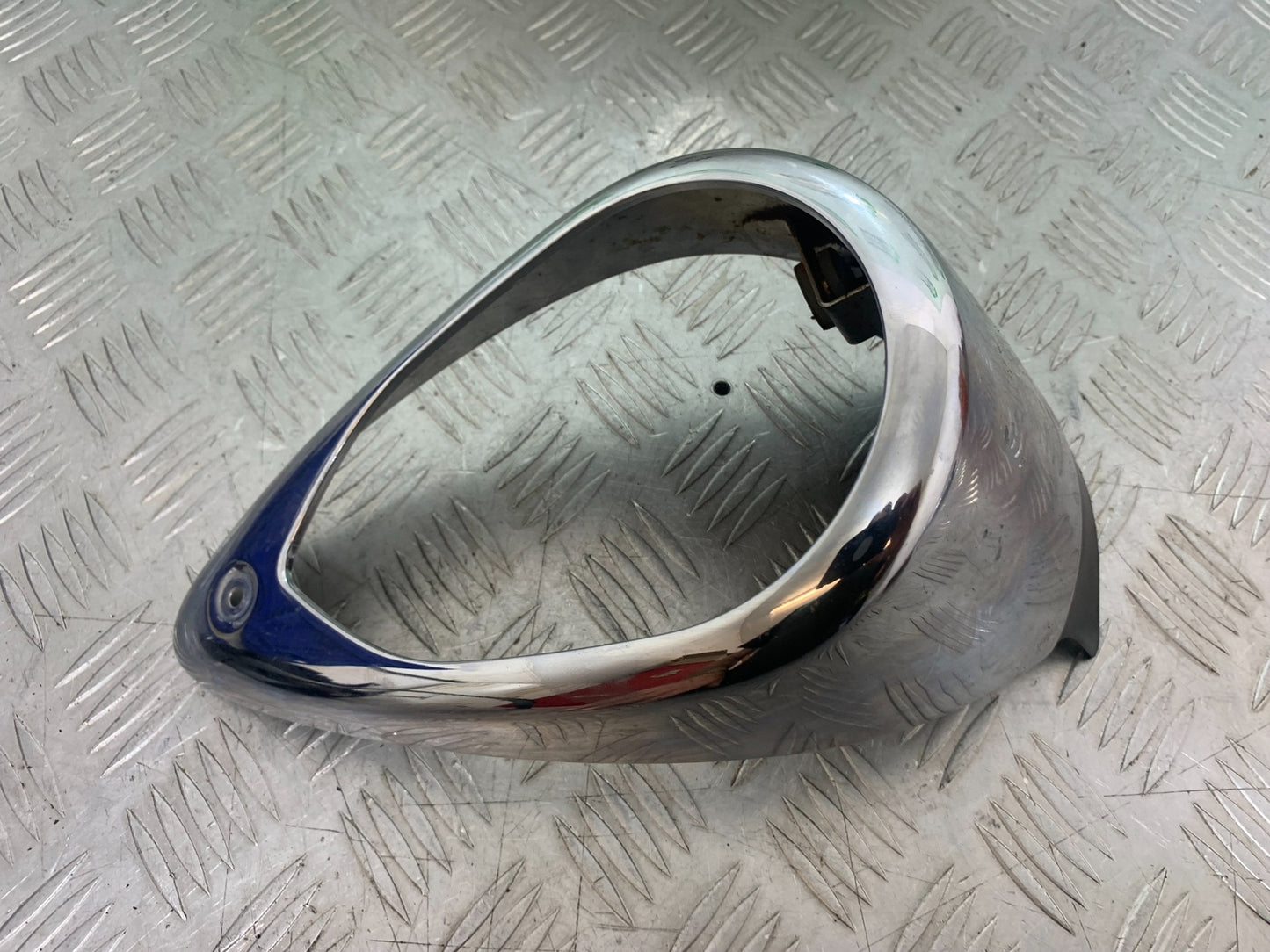 KAWASAKI VN1500 CLASSIC CLOCK SURROUND  YEAR 1999 -2006 (CMB1166)