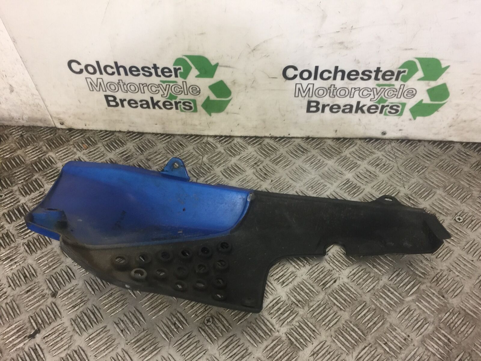 TRIUMPH 900 TIGER RIGHT SEAT PANEL   YEAR 1993-1999 STOCK 445