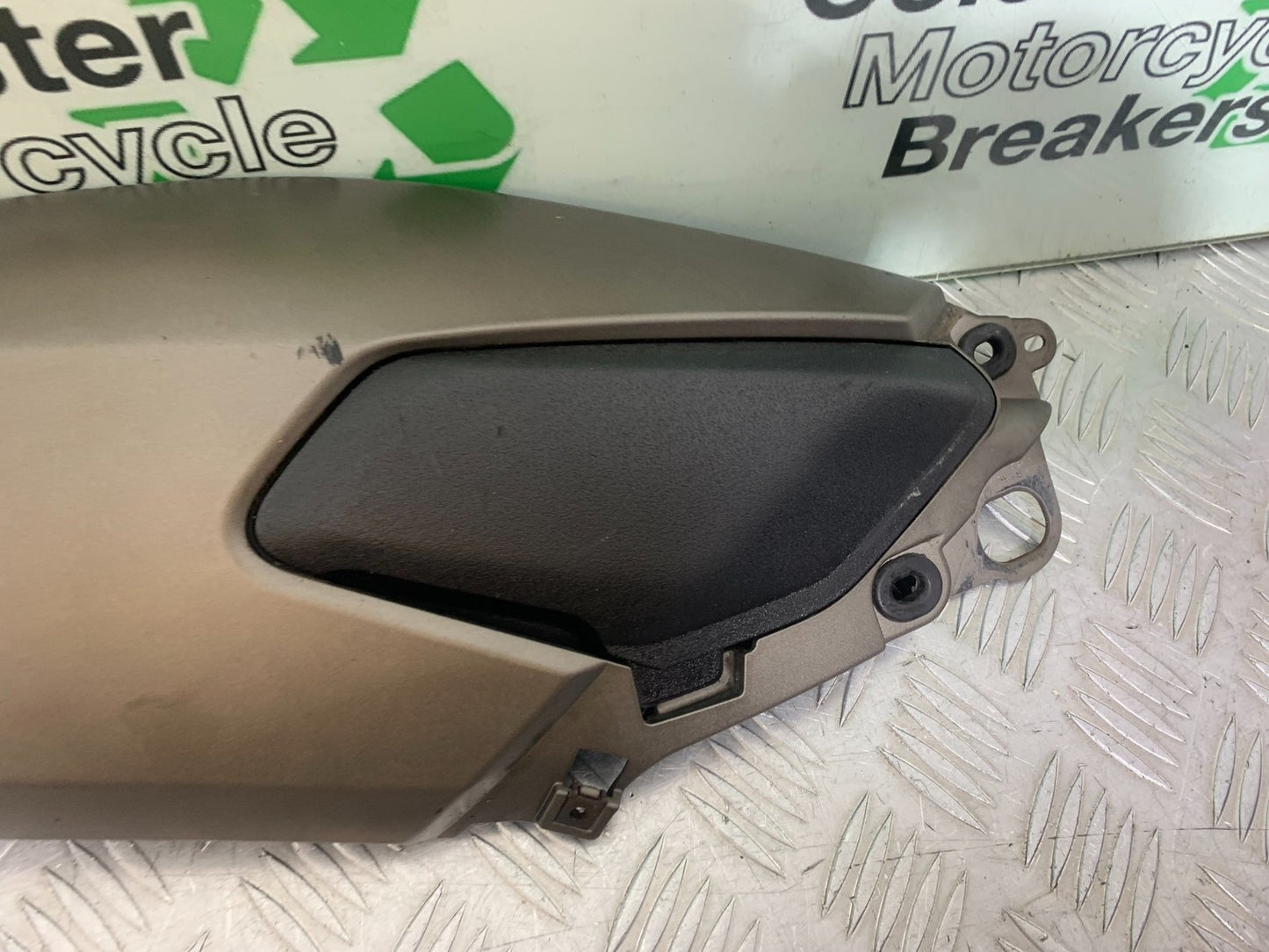 YAMAHA NMAX-125 N MAX 125 RIGHT SEAT PANEL  YEAR 2015-2020  (CMB1231)