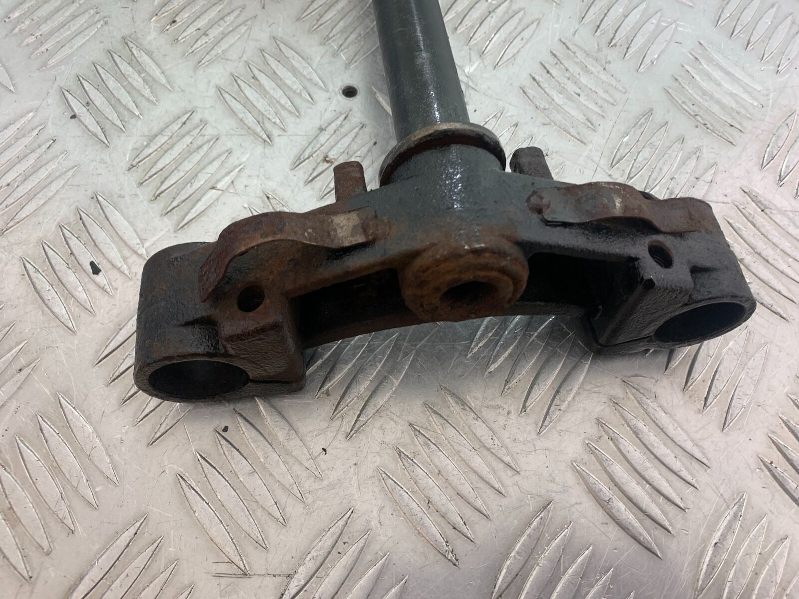 LEXMOTO MATADOR 125 JJ125T-17 BOTTOM YOKE (CMB1115)