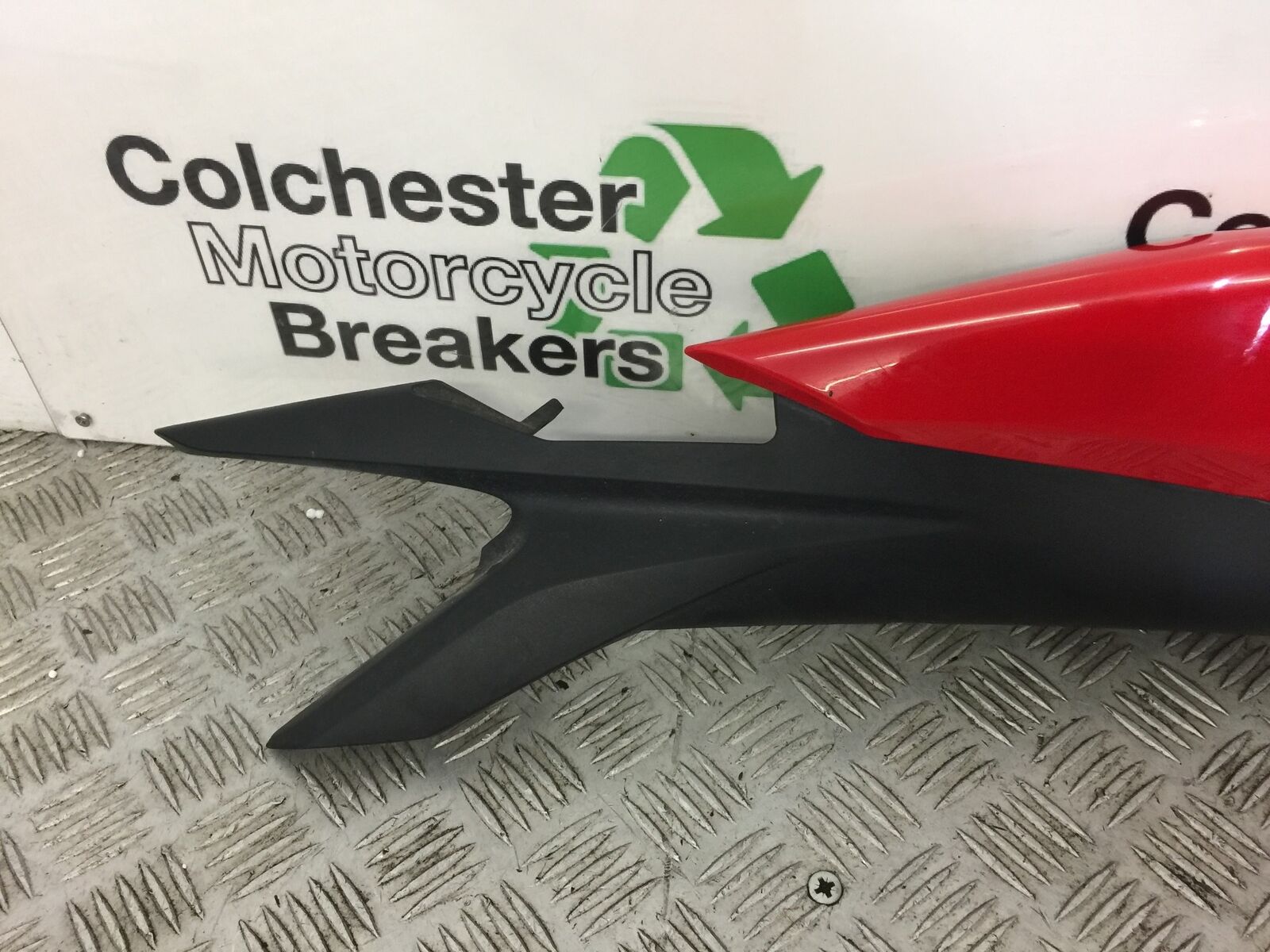 HONDA CBR125 CBR 125 RIGHT SEAT PANEL YEAR 2011-2017