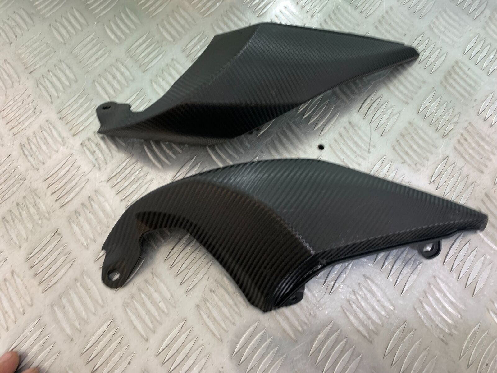 TRIUMPH 1050 SPEED TRIPLE RS LEFT & RIGHT SEAT PANELS  YEAR 2018-2020 (CMB1029)