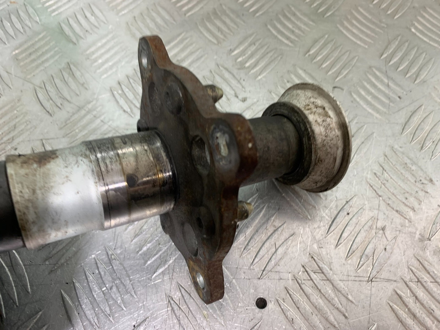 TRIUMPH 955i SPRINT ST REAR HUB DISC AND SPINDLE   YEAR 1999-04 (CMB1230)