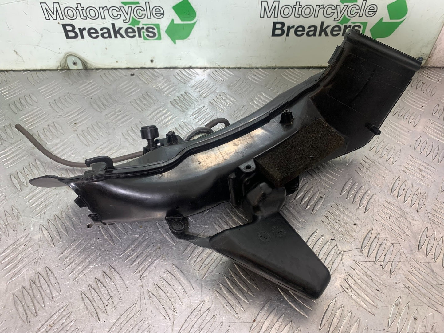HONDA CBR1000 rr FIREBLADE RIGHT AIR TUBE  YEAR 2012-2016 (CMB1198)