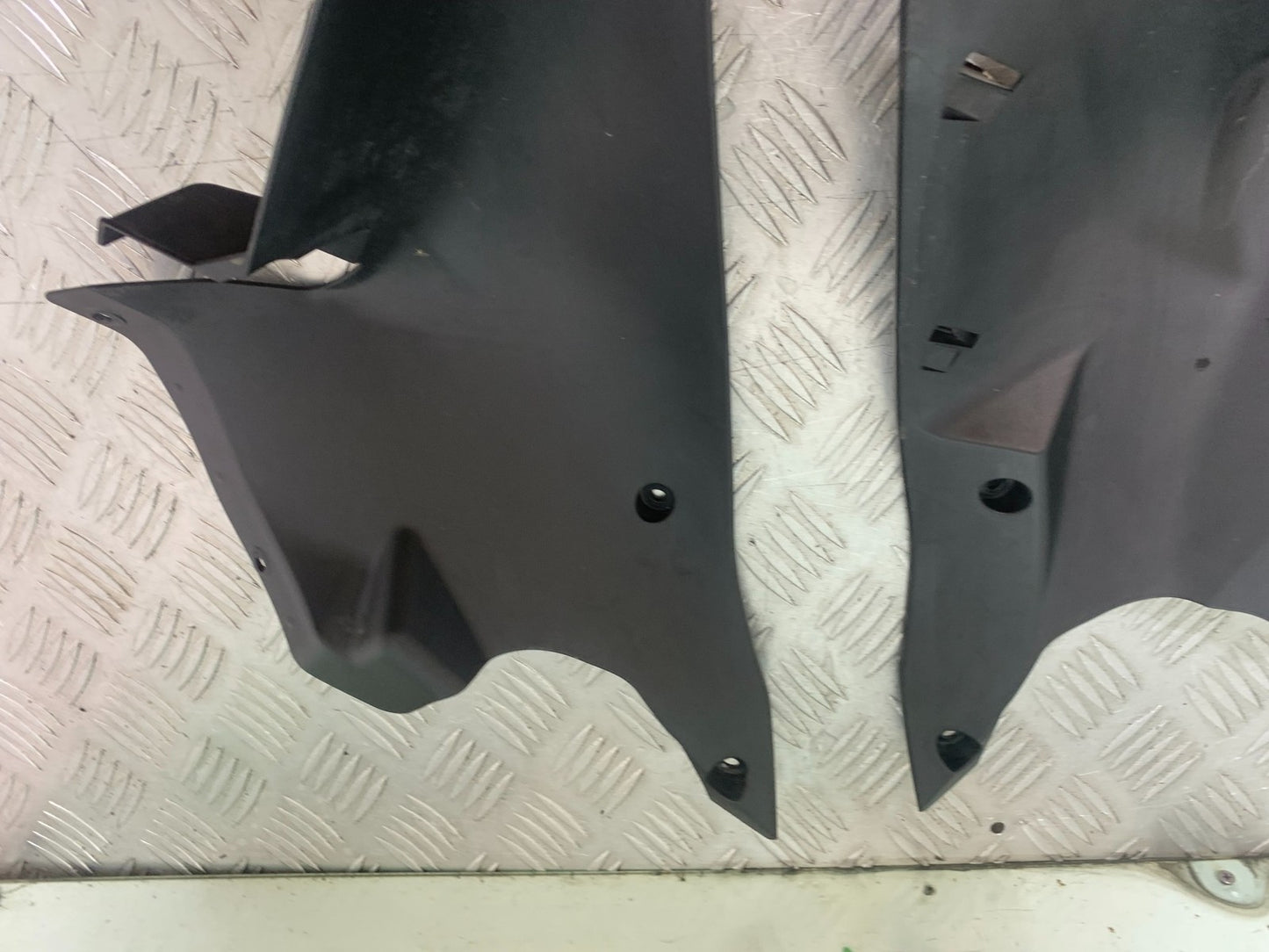 YAMAHA YZF-R125 YZF 125 LEFT AND RIGHT INNER INFILLS YEAR 2019-2022 (CMB1263)