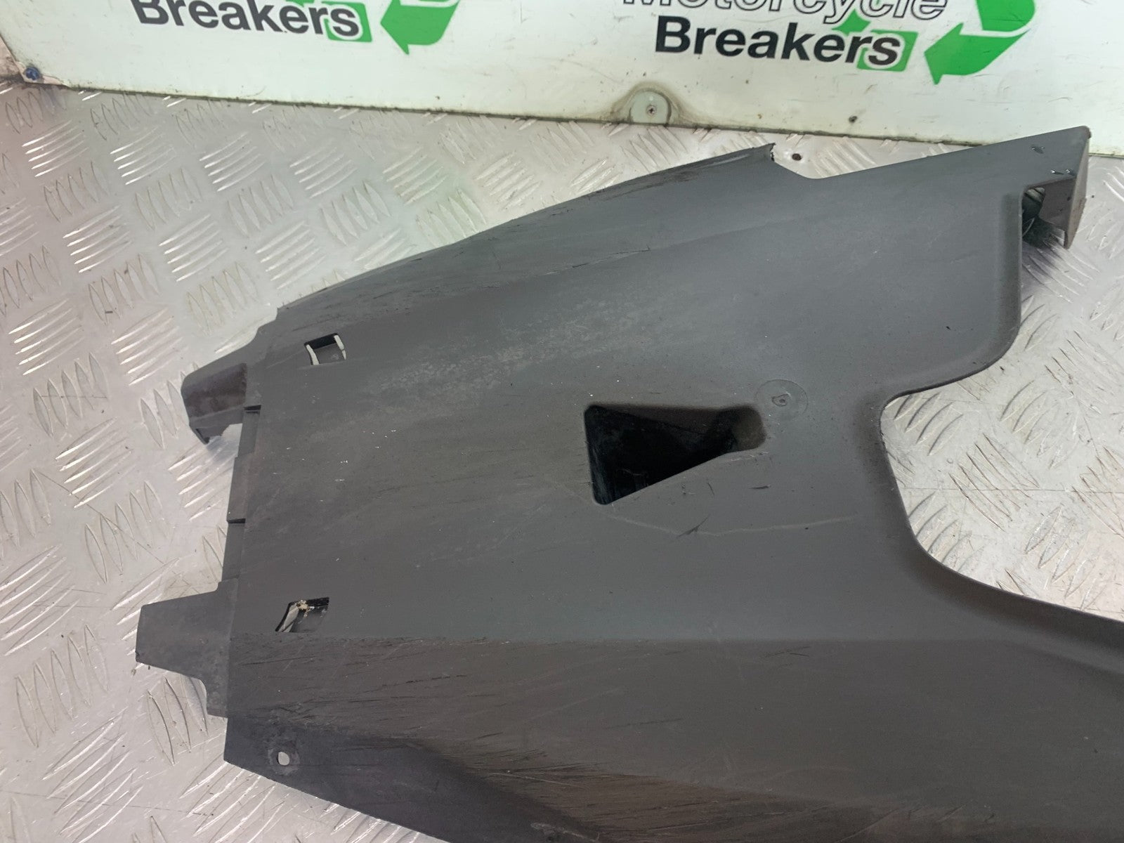 YAMAHA XMAX 125 XMAX-125 INNER MUDGUARD YEAR 2015-2020  (CMB1266)