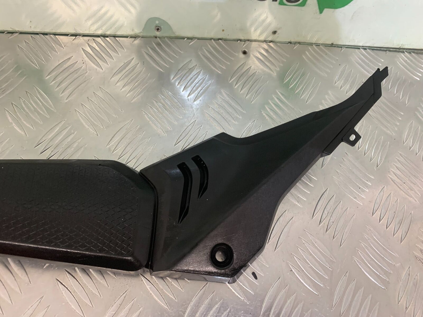 HONDA CBR650 R CBR 650R LEFT SEAT PANEL YEAR 2019-2020 (STOCK 952)