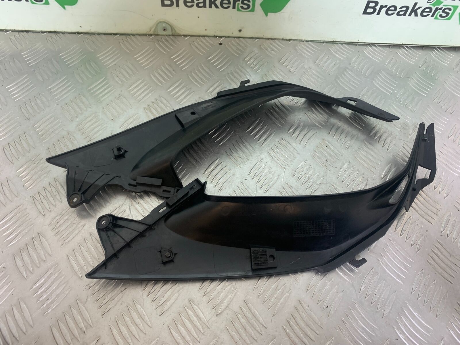 KAWASAKI Z800 Z 800 LEFT AND RIGHT INFILLS  YEAR 2013-2017 (CMB1059)