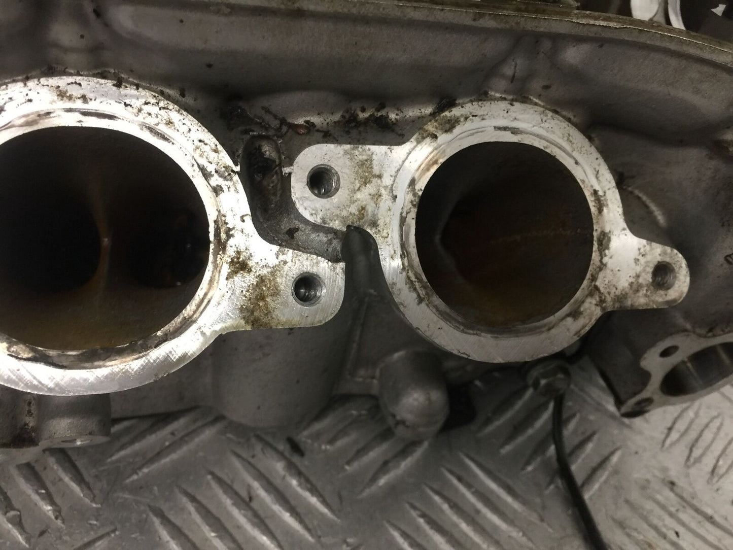 HONDA CBR1000 rr FIREBLADE CYLINDER HEAD   YEAR 2004  (STOCK 853)