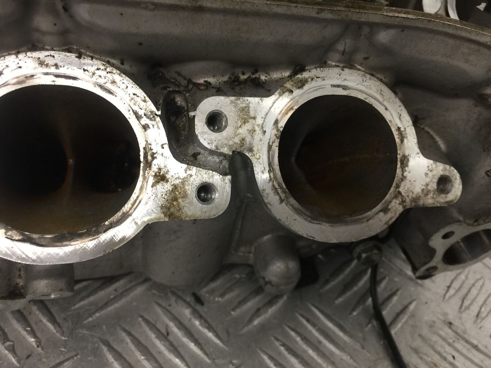 HONDA CBR1000 rr FIREBLADE CYLINDER HEAD   YEAR 2004  (STOCK 853)