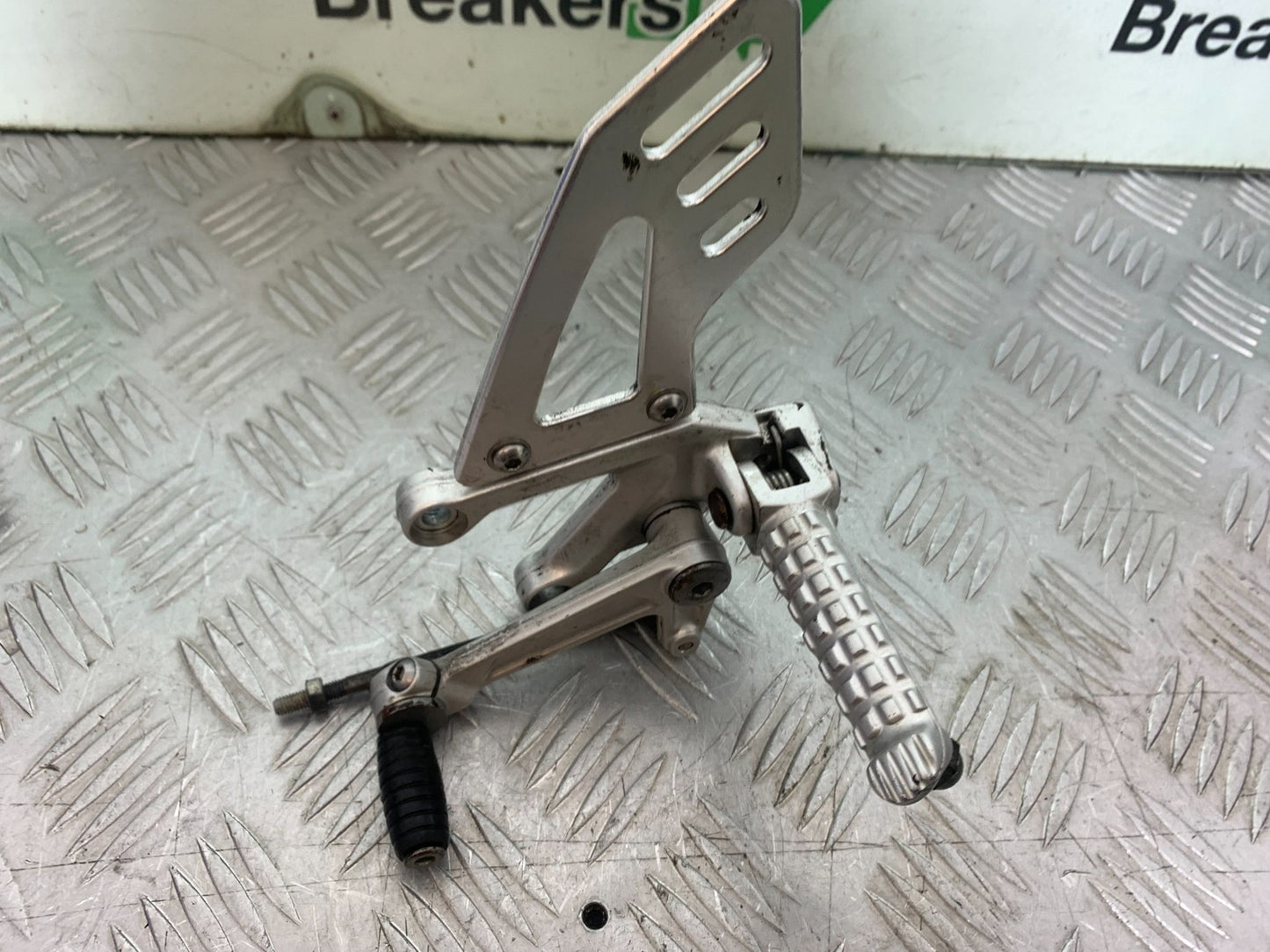 APRILIA TUONO 1000 V4 FRONT LEFT HANGER YEAR 2013-2014 (CMB1239)
