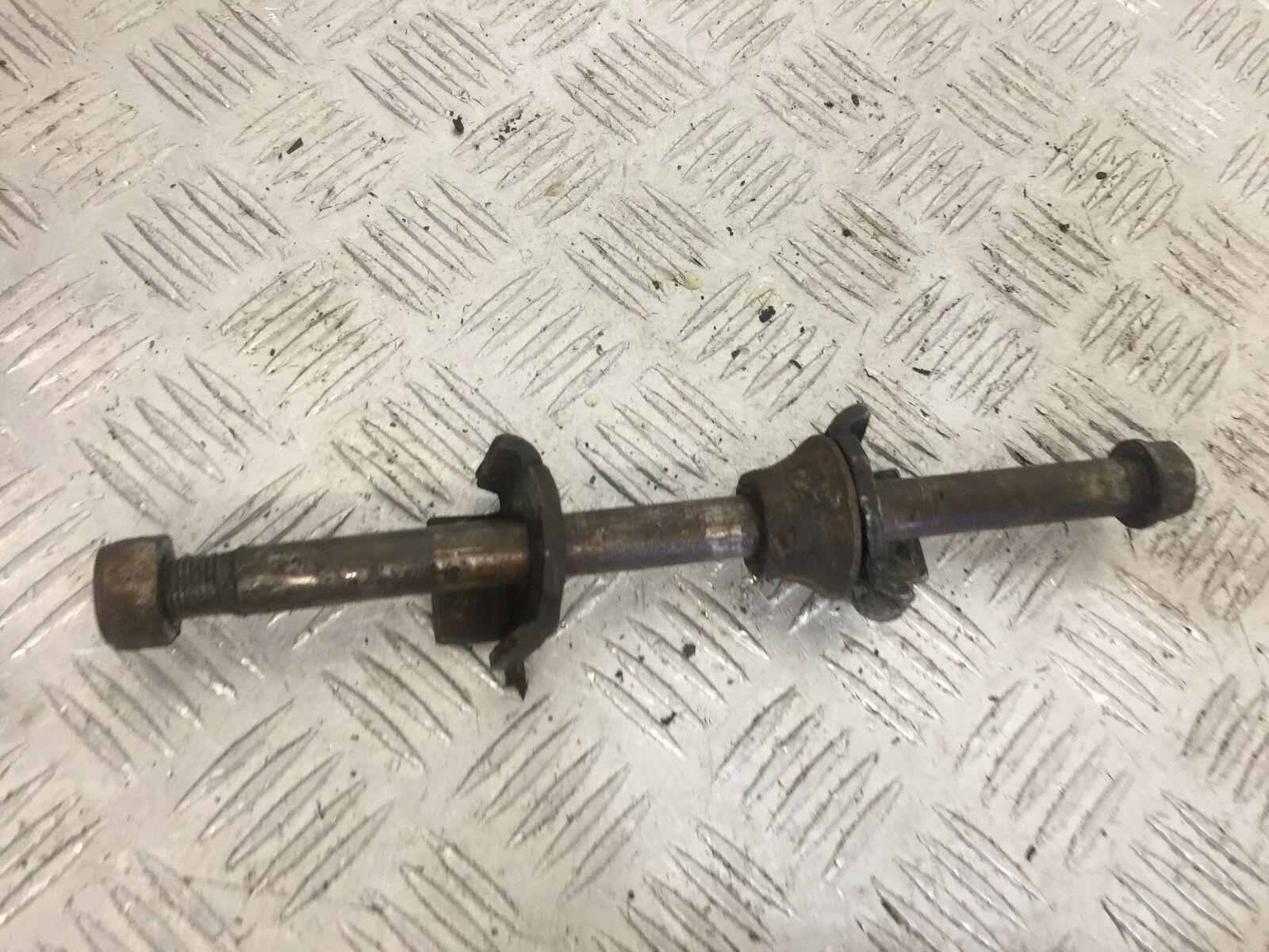 YAMAHA XT125X XT125 X REAR WHEEL SPINDLE  YEAR 2008  (STOCK 857)