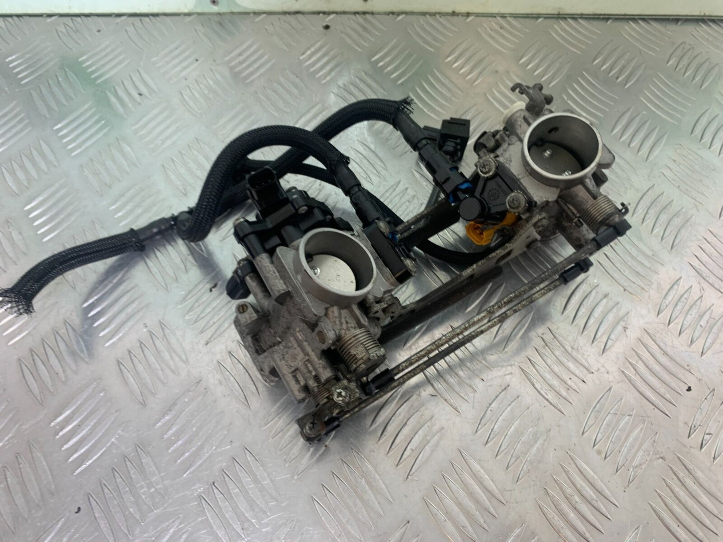 SUZUKI DL 650 V-STROM THROTTLE BODIES YEAR 2016 (STOCK 996)