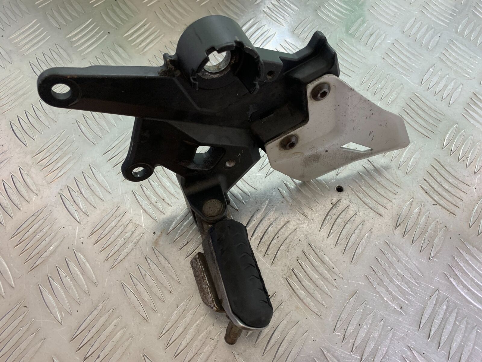 KAWASAKI NINJA 650 FRONT LEFT HANGER YEAR 2017-2019 (CMB1018)