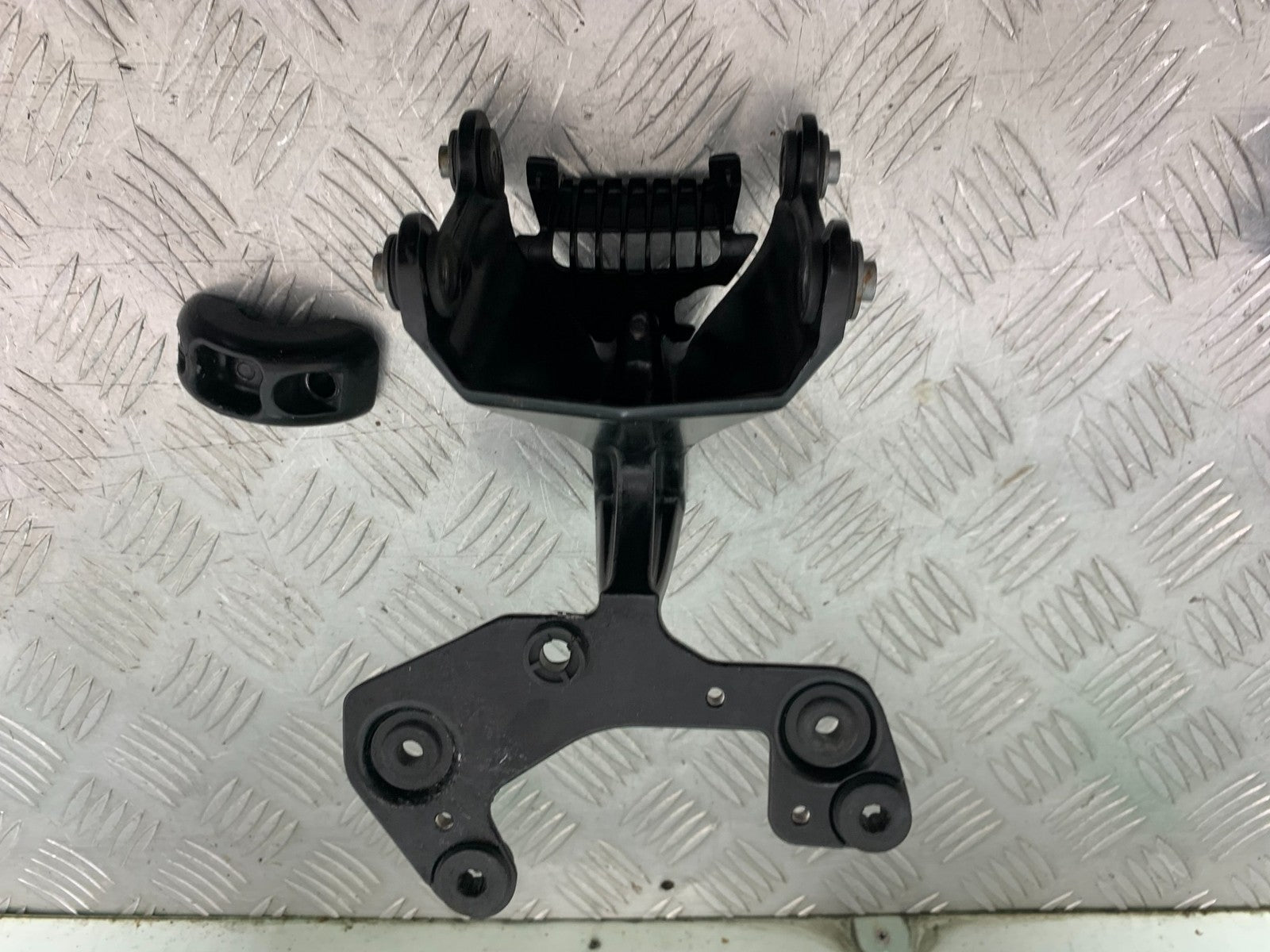 TRIUMPH 675 STREET TRIPLE RX FAIRING BRACKET   2015- 2017 (CMB1299)