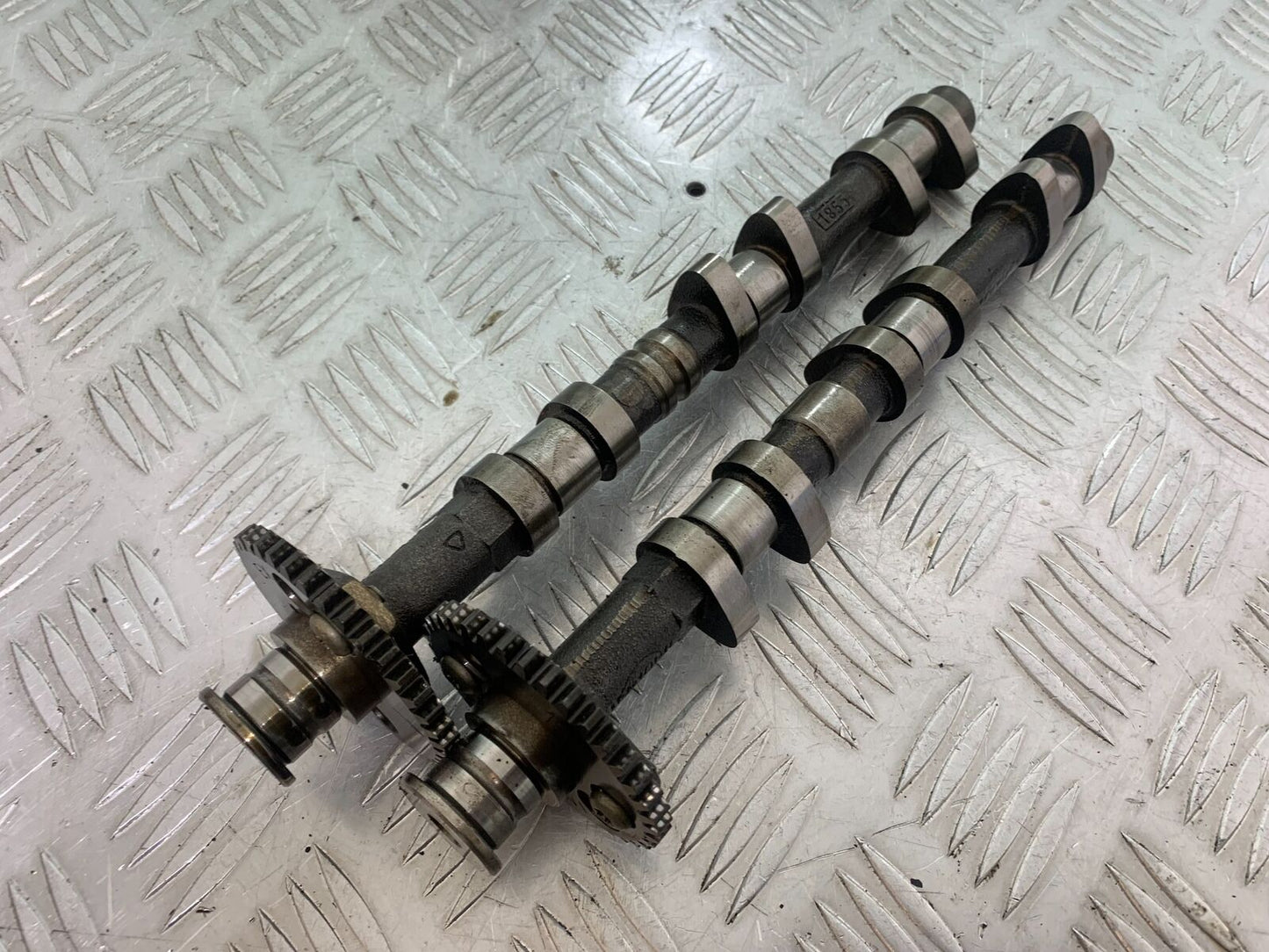 TRIUMPH 955i SPRINT ST CAMSHAFTS   YEAR 1999-2004 (STOCK 735)