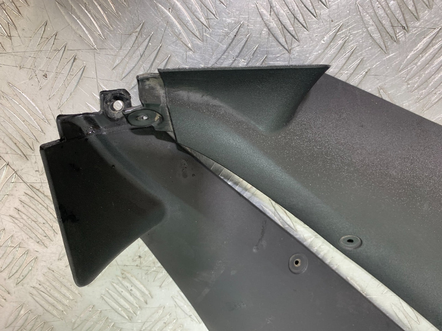 TRIUMPH 1050 SPRINT GT LEFT AND RIGHT INNER INFILLS YEAR 2010-2016 (CMB1250)
