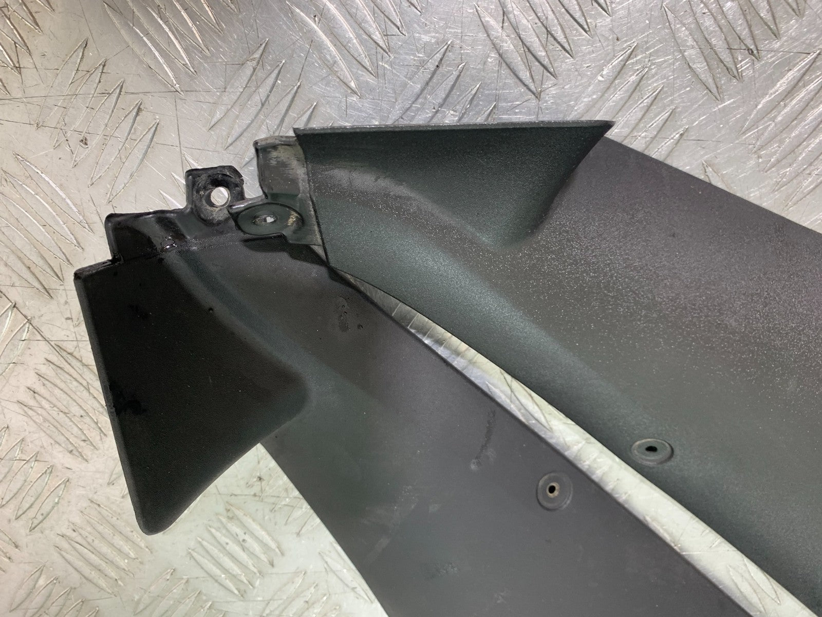 TRIUMPH 1050 SPRINT GT LEFT AND RIGHT INNER INFILLS YEAR 2010-2016 (CMB1250)