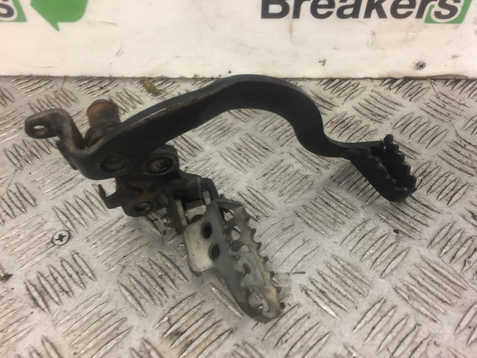 YAMAHA WR125 WR125X REAR BRAKE PEDAL AND PEG   YEAR 2015 (STOCK 380)