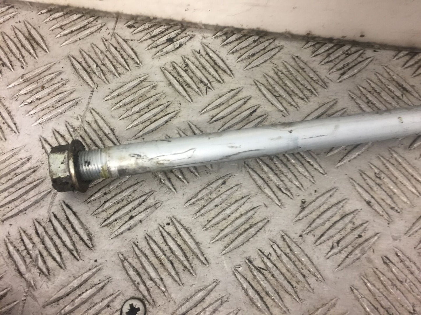 KAWASAKI VN900 VN 900 CUSTOM SWINGARM SPINDLE  YEAR 2010 (STOCK 387)